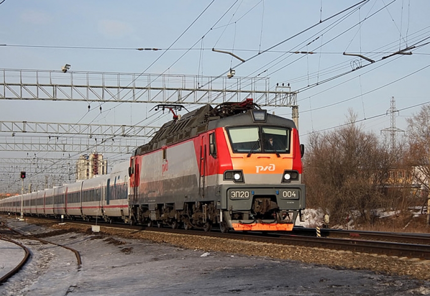 Скоростной поезд Адлер – Минск столкнулся с грузовиком