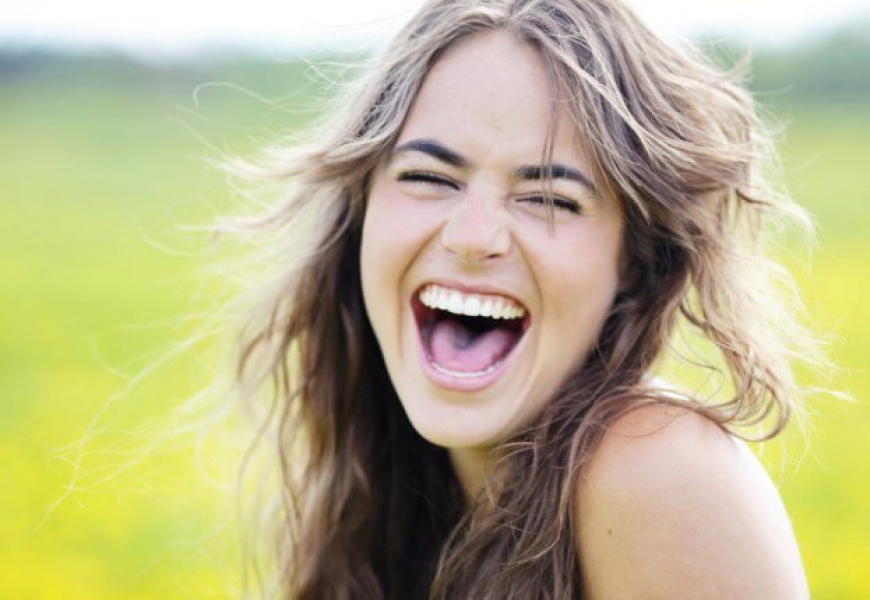 Чувство юмора привлекает противоположный пол