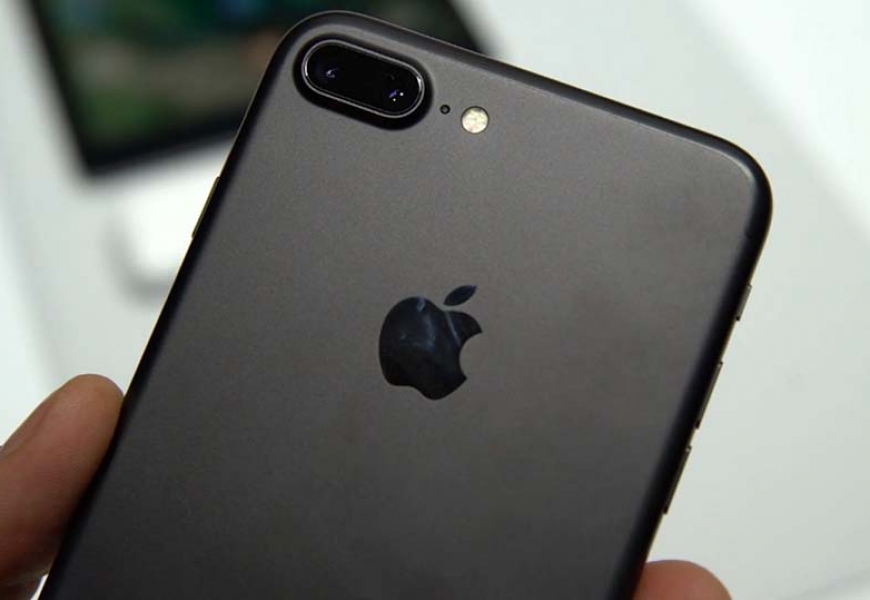 В Германии запретили продажи Iphone 7 и 8