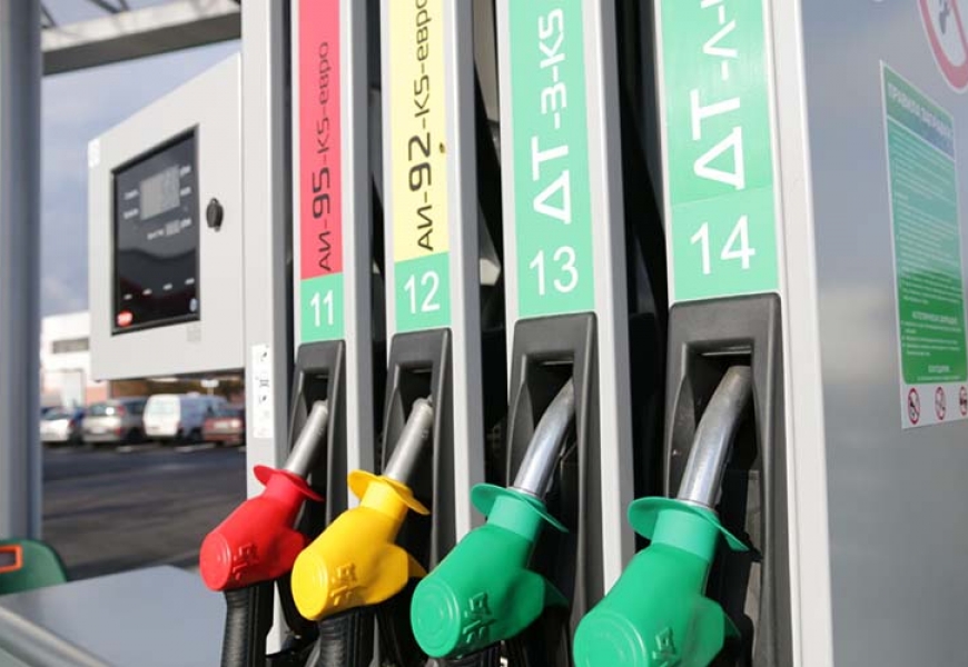 На АЗС «Беларуснефть» подешевел бензин и ДТ