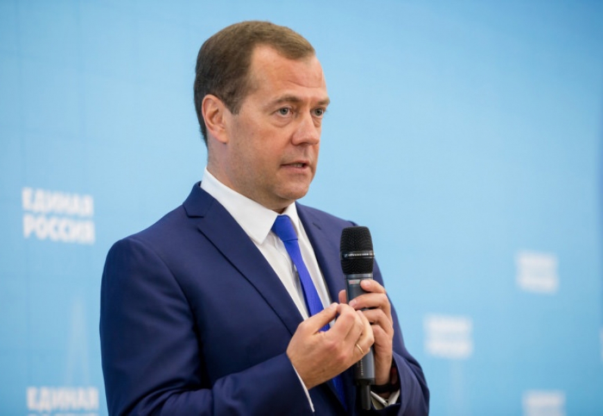 Медведев посоветовал Беларуси ценить помощь от России