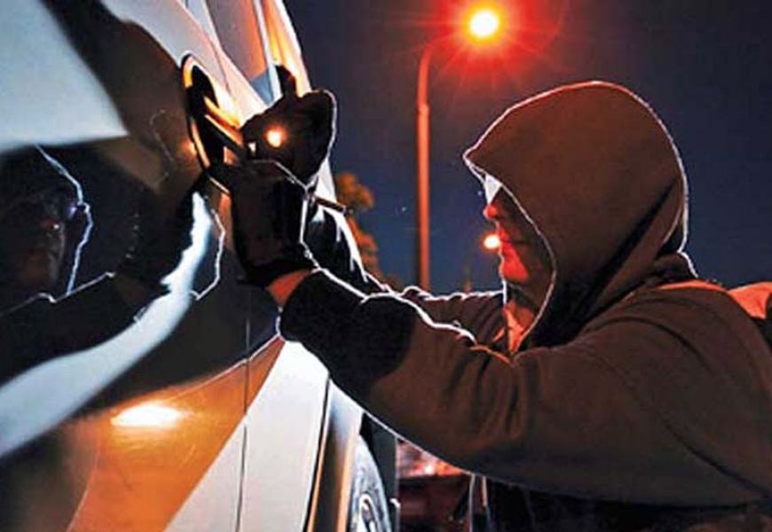 В России угнали авто с ребенком пока родители окунались в прорубь