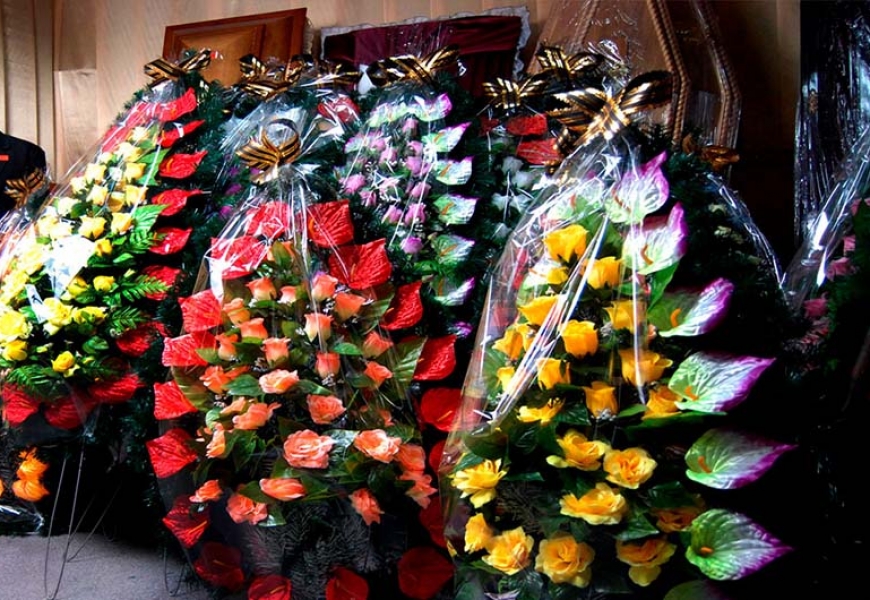 В Столбцах простились с погибшими при нападении в школе