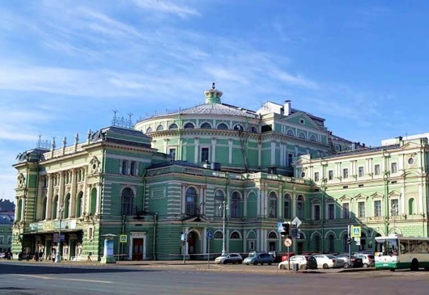 Зрителей и сотрудников Мариинского театра в Санкт-Петербурге эвакуировали 