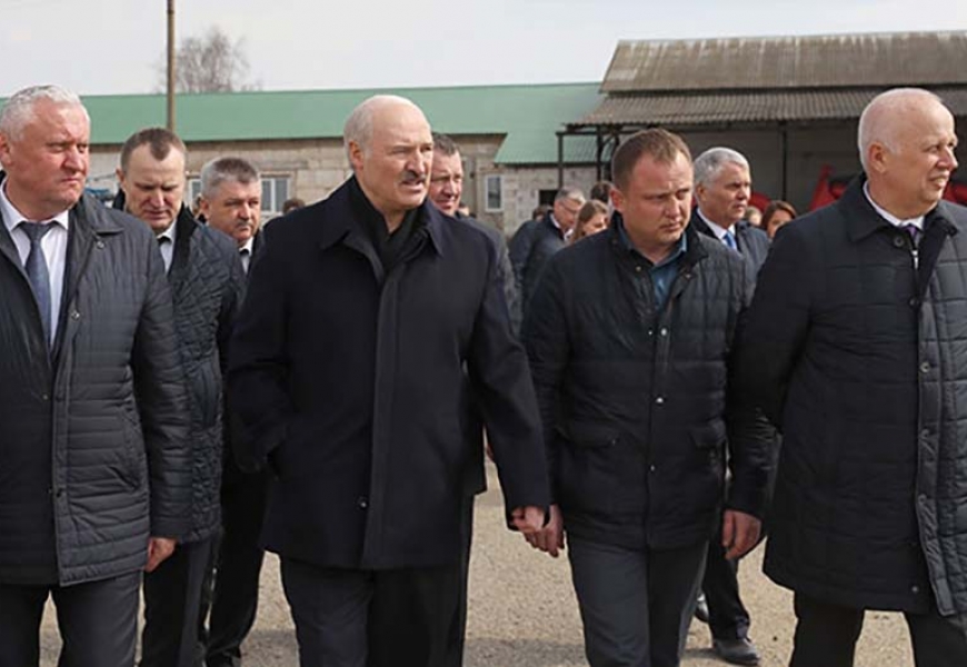 Лукашенко призвал закончить «дурницу» с помощью от государства