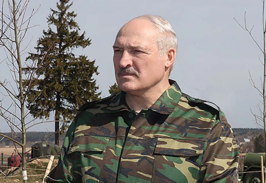 Президент поучаствовал в субботнике и ответил на вопросы журналистов