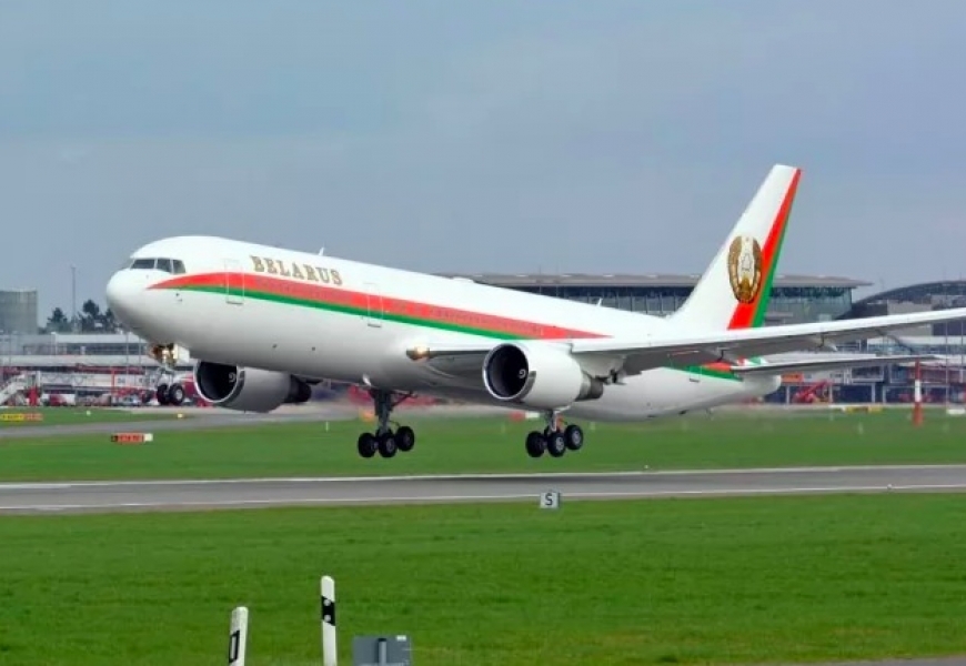 Президент Беларуси отправился с рабочим в Китай