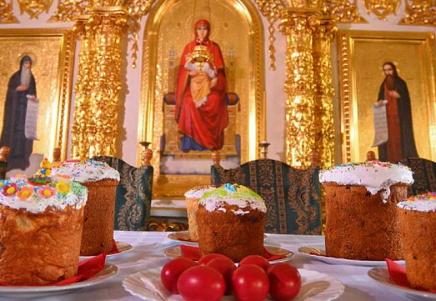 Православные верующие празднуют Пасху