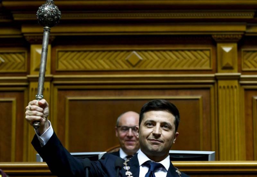 Владимир Зеленский принял присягу и сразу распустил Верховную Раду Украины