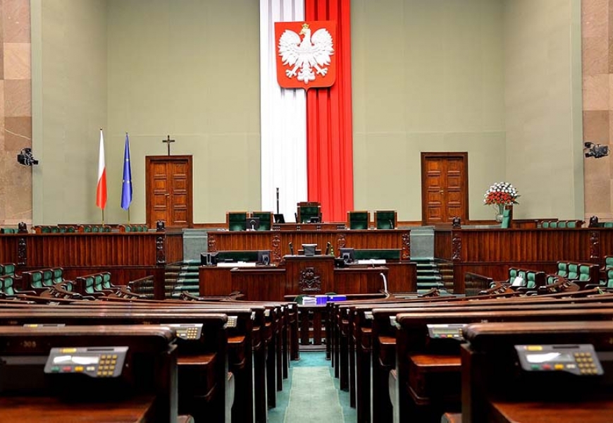 С 1 августа в Польше отменяют налог для молодых работников