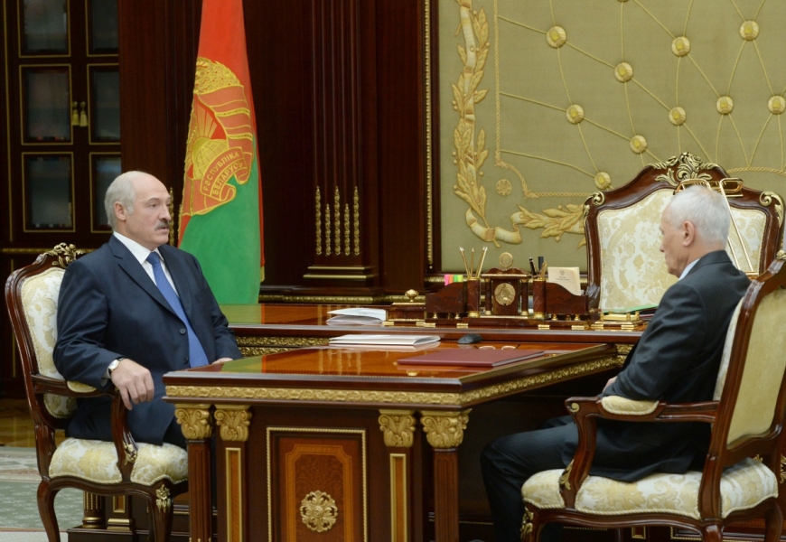 Президент на встрече с Путиным ничего тайно решать не будет