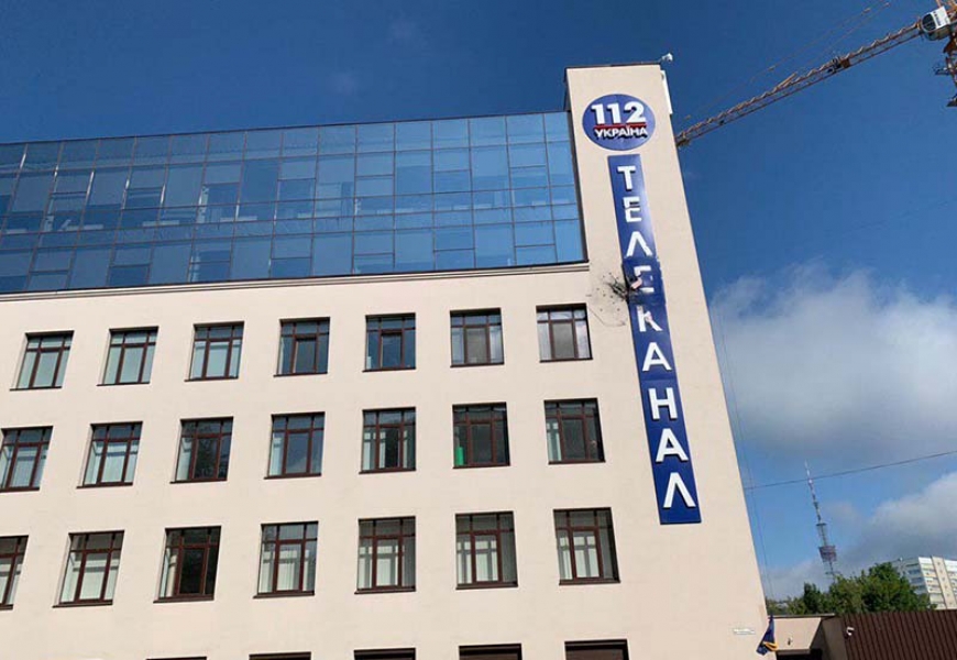 Здание телеканала «112 Украина» обстреляли с гранатомёта