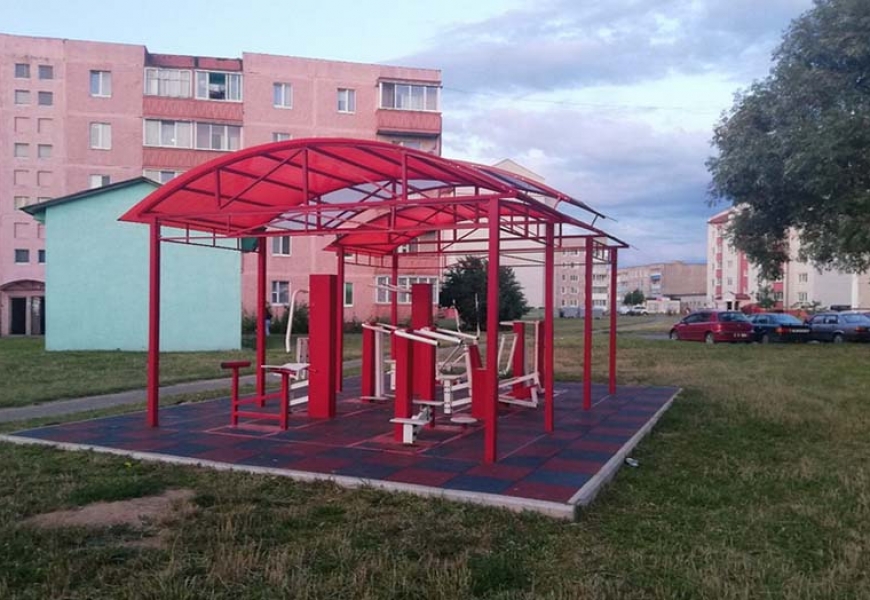 В Ивье 2-х летнему мальчику на детской площадке отрубило палец