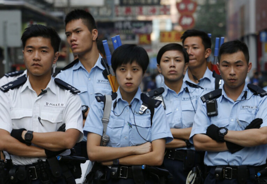 Полиция Гонконга получила право проводить обыски без ордера