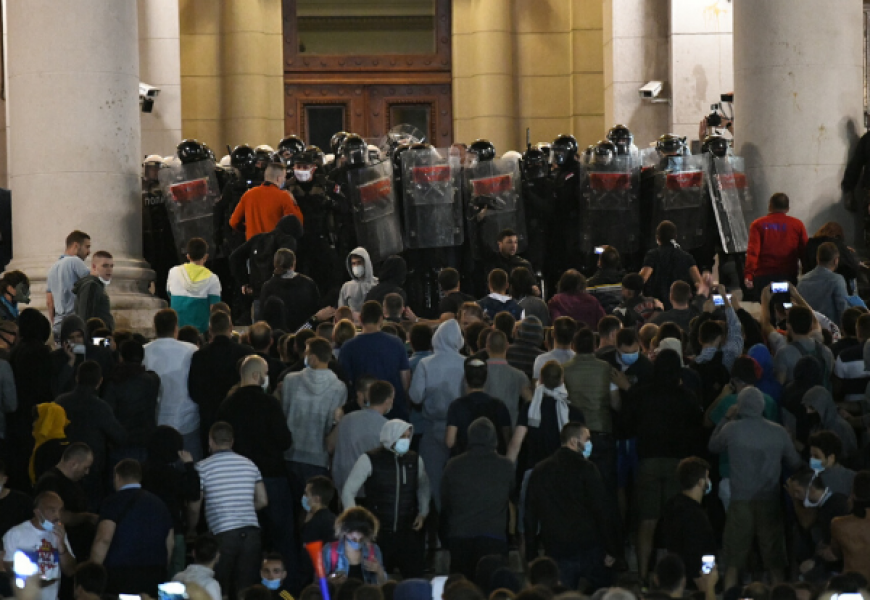 В Белграде прошел протест против ограничений из-за COVID-19