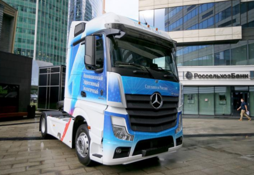В ноябре "КамАЗ" выпустит тягач нового поколения Mercedes-Benz Actros