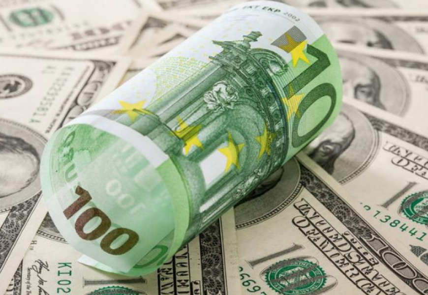 Курсы доллара и евро упали утром 14 августа