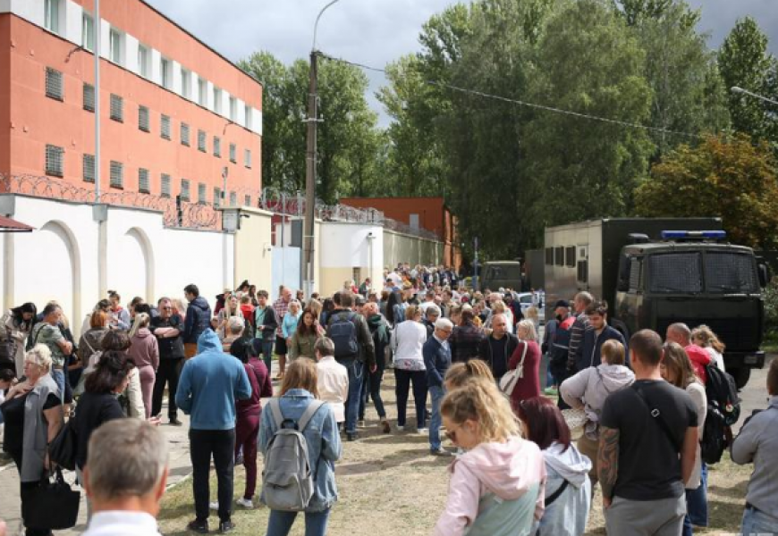 122 человека остаются в изоляторах Беларуси, более 600 заявили об избиении 