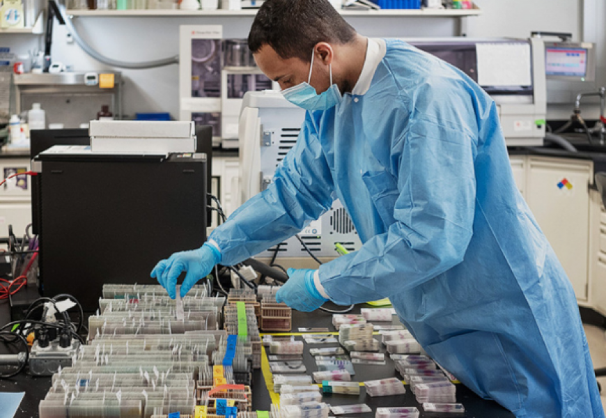 Ученые США выяснили, что люди 20-29 лет являются распространителями COVID-19