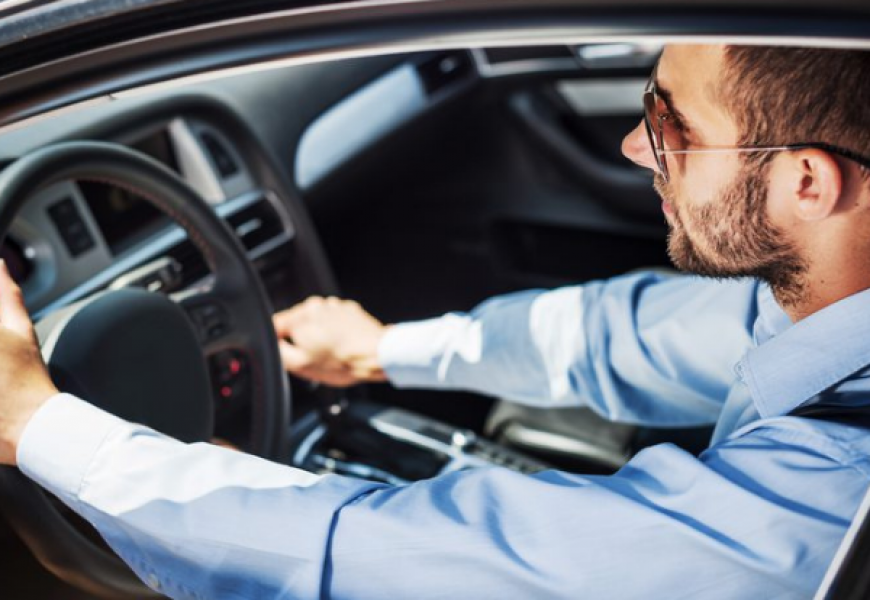 Компания «Яндекс» сравнила затраты на аренду автомобиля и личный транспорт