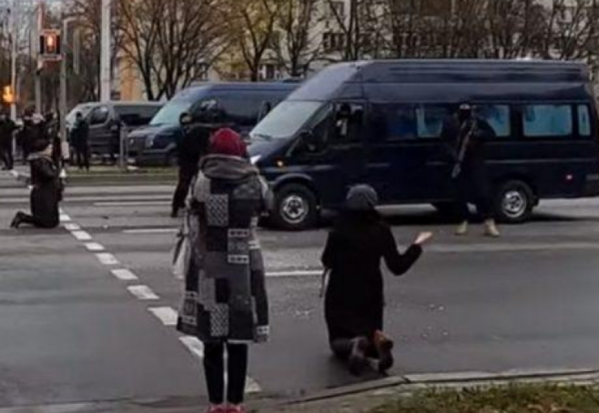 На мужчину, которого силовики сбили на микроавтобусе 15 ноября, завели уголовное дело 