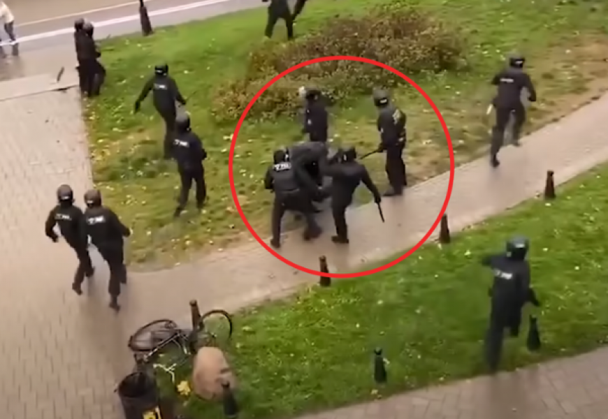 Все на одного: суд оштрафовал брата Домрачевой за участие в акции протеста 