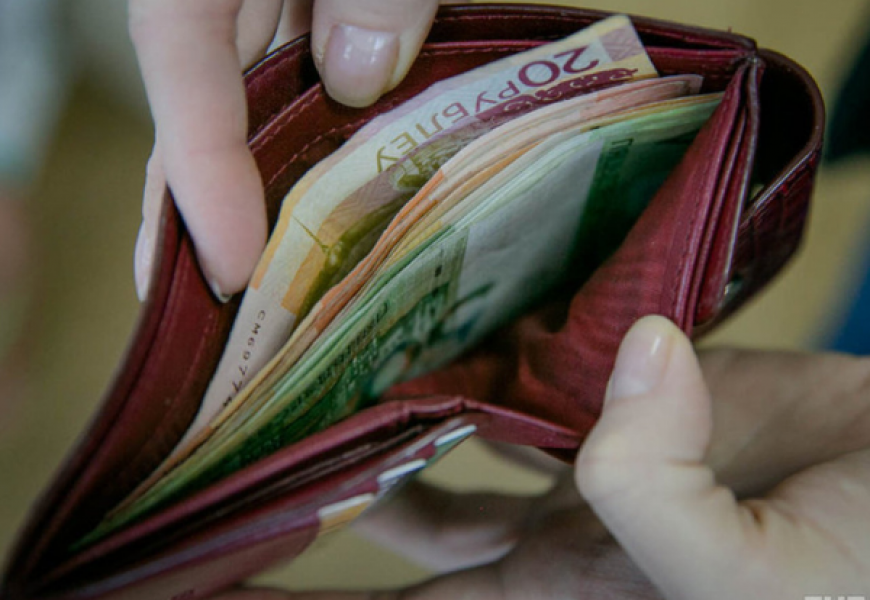 Средняя зарплата в Беларуси за октябрь составила 1285 рублей