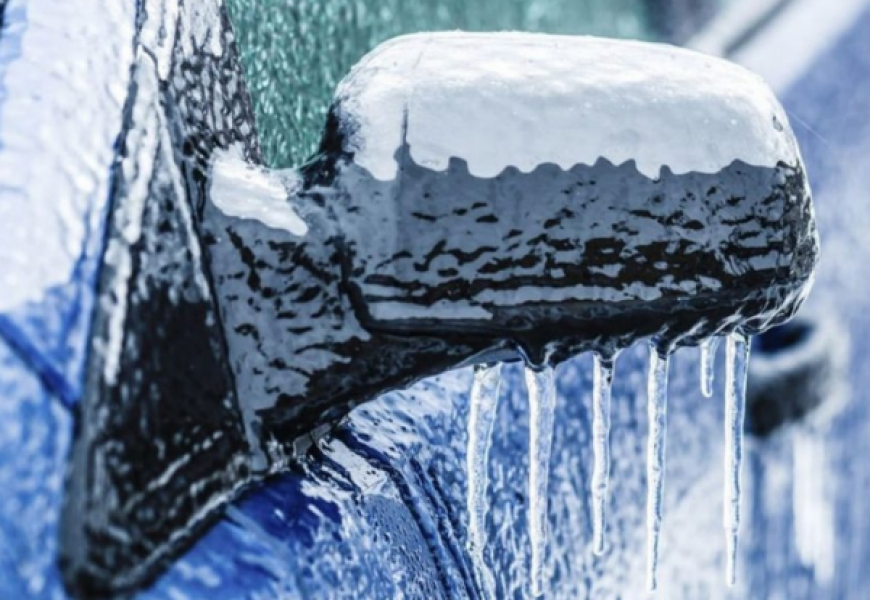 Как очистить машину от льда: полезные советы