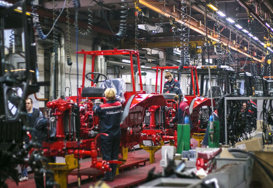 Беларусь построит в Африке завод по производству тракторов