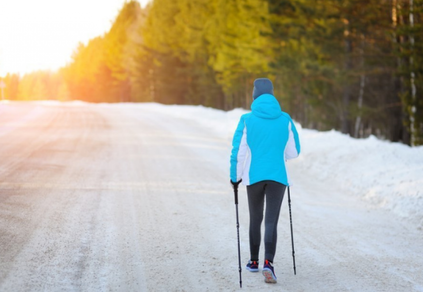 В Витебске во время скандинавской ходьбы задержали шесть пожилых женщин