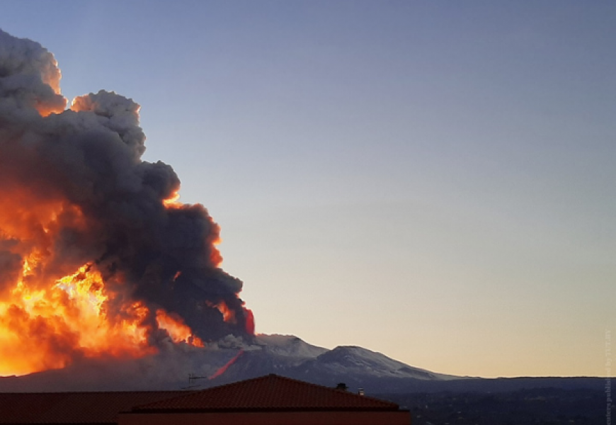 На восточном побережье Сицилии произошло извержение вулкана