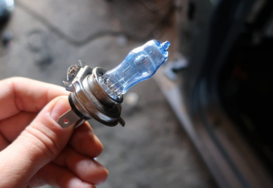 Почему перегорают лампочки в фаре