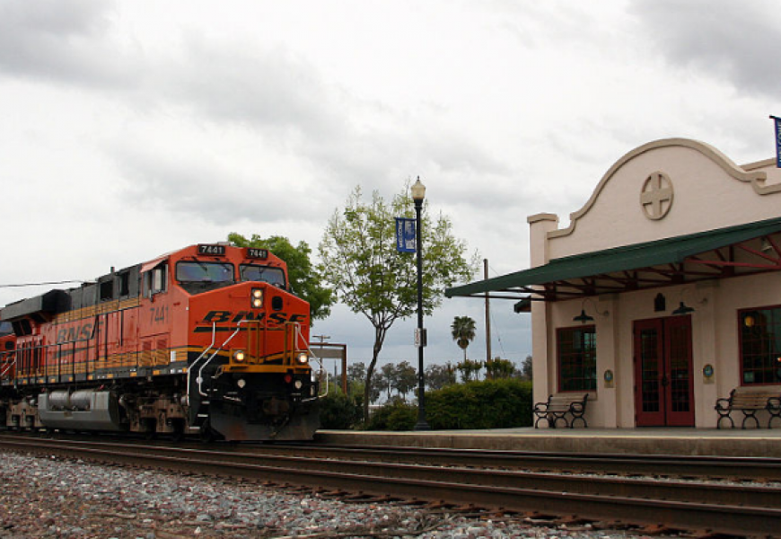 Американский город Коркоран уходит под землю