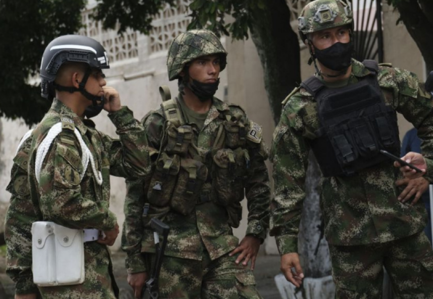 Теракт в Колумбии: на территории военной части взорваны два автомобиля