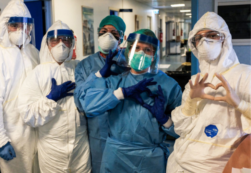 300 медработников в Италии подали судебный иск против обязательной вакцинации от COVID-19